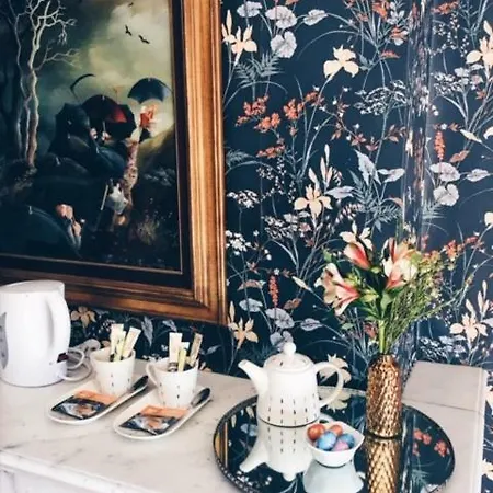 Castle Roc Bed & Breakfast *